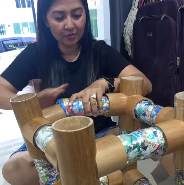 Ecojoiner assembly into a cube chair